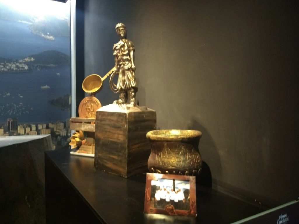 escultura de chocolate gramado
