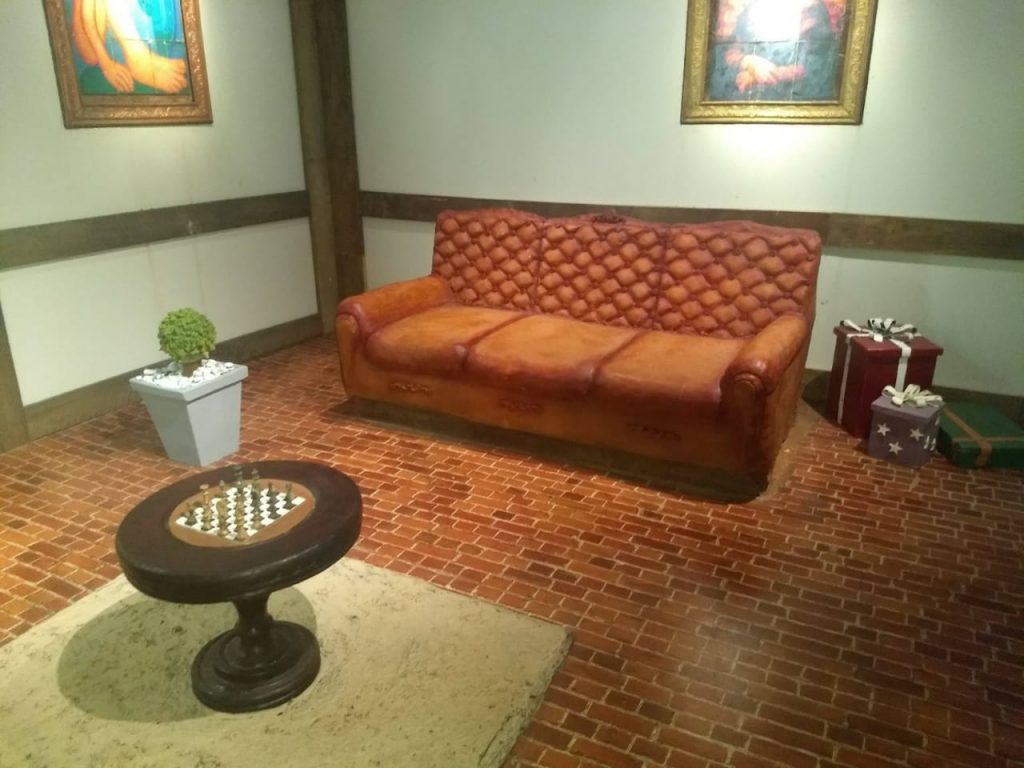escultura de chocolate gramado