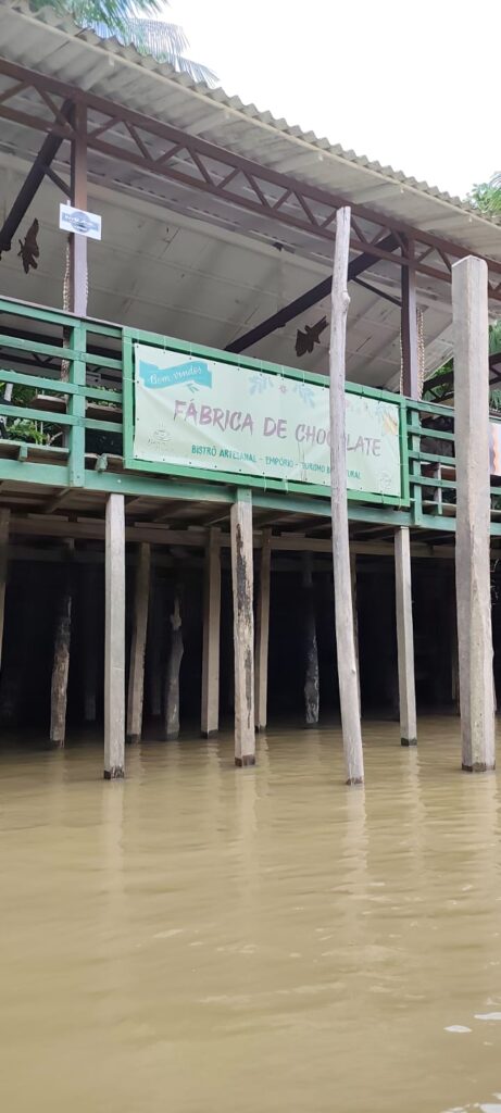 fabrica de chocolate na Ilha do Combu em Belém do Pará, destino amazônico com passeio de barco e restaurantes ribeirinhos
